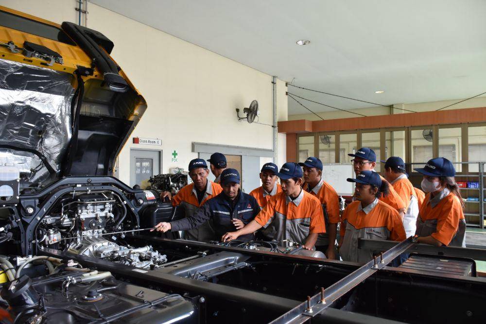 Untuk melatih para mekanik (KTB)