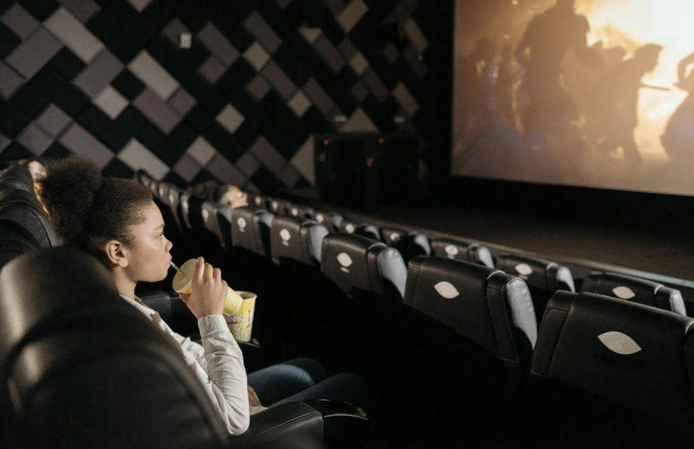 ilustrasi nonton bioskop