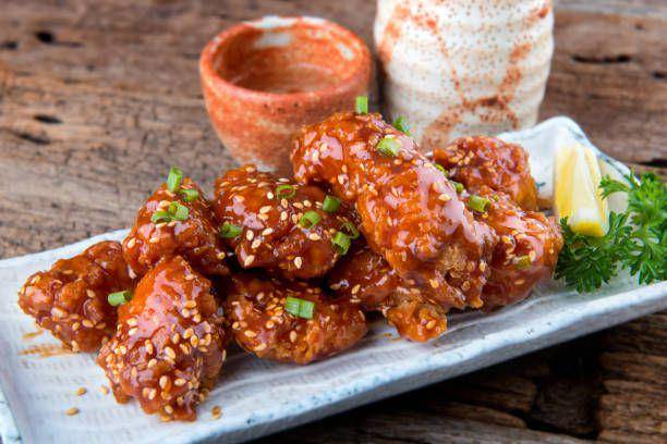 Ilustrasi ayam bumbu Korea. (istockphoto.com)