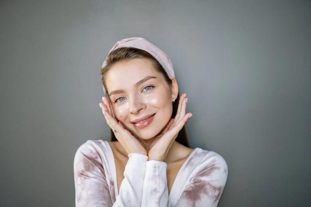5 Kunci Makeup Wet Look, Segar Seperti Habis Mandi!