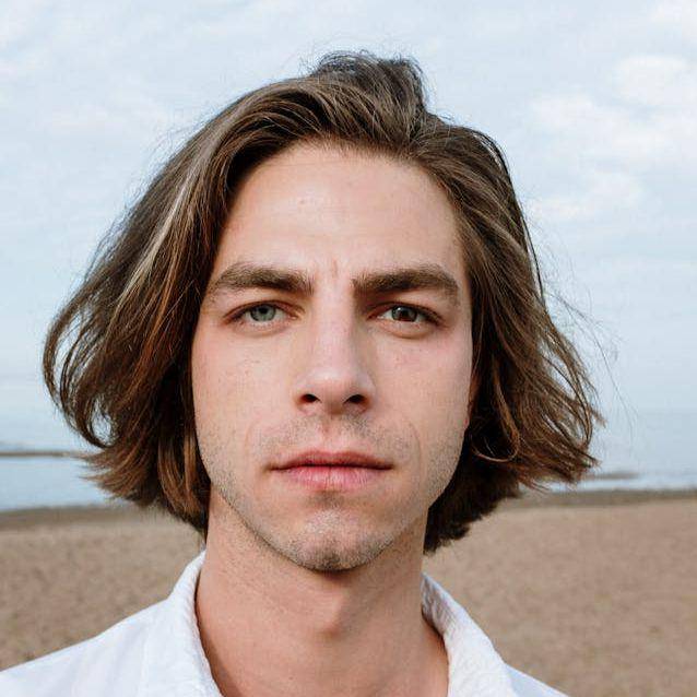 ilustrasi gaya rambut long hair side part (pexels.com/cottonbro studio)