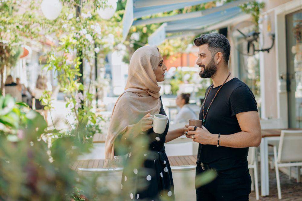 Ilustrasi eye contact pada pasangan (pexels.com/Mikhail Nilov)