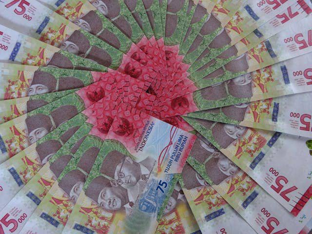 ilustrasi rupiah 75.000 (pexels.com/Robert Lens)