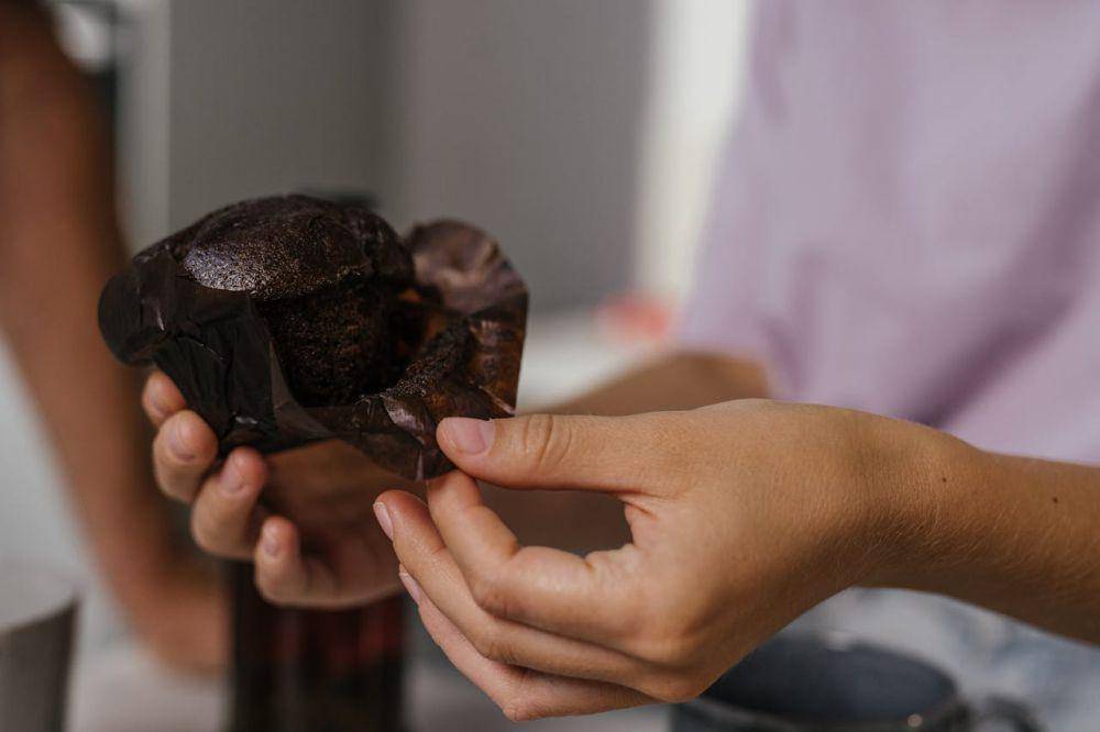 ilustrasi cupcake cokelat (pexels.com/SHVETS production)