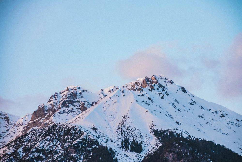 Ilustrasi puncak gunung bersalju (pexels.com/Stephan Seeber)