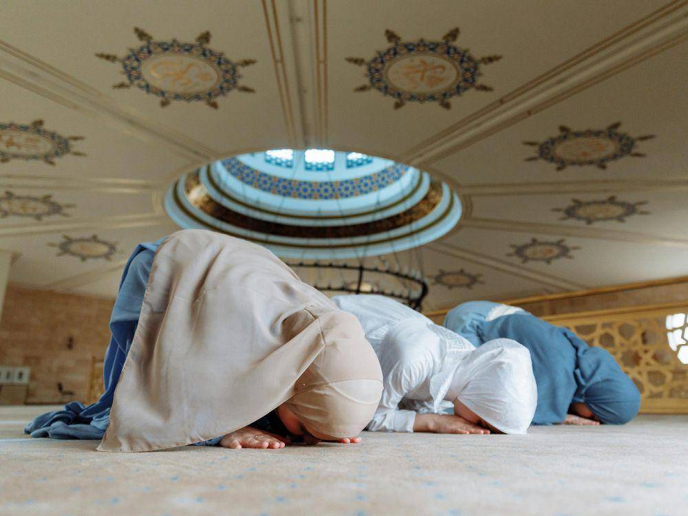 ilustrasi orang salat (pexels.com/Thirdman)