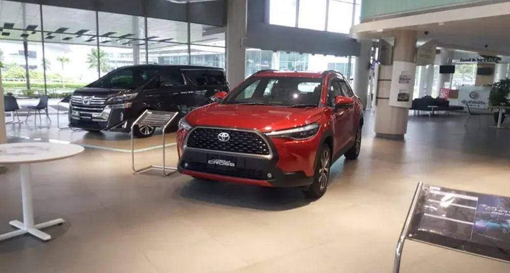 Ilustrasi mobil baru di showroom (auto2000.co.id)