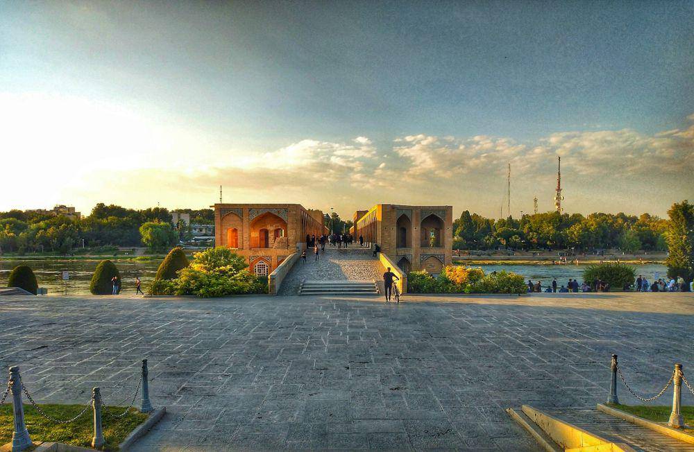 Isfahan, Iran (unsplash.com/Reza Ghasemi)