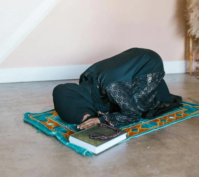ilustrasi shalat malam (Pexels.com/RDNE stock project)
