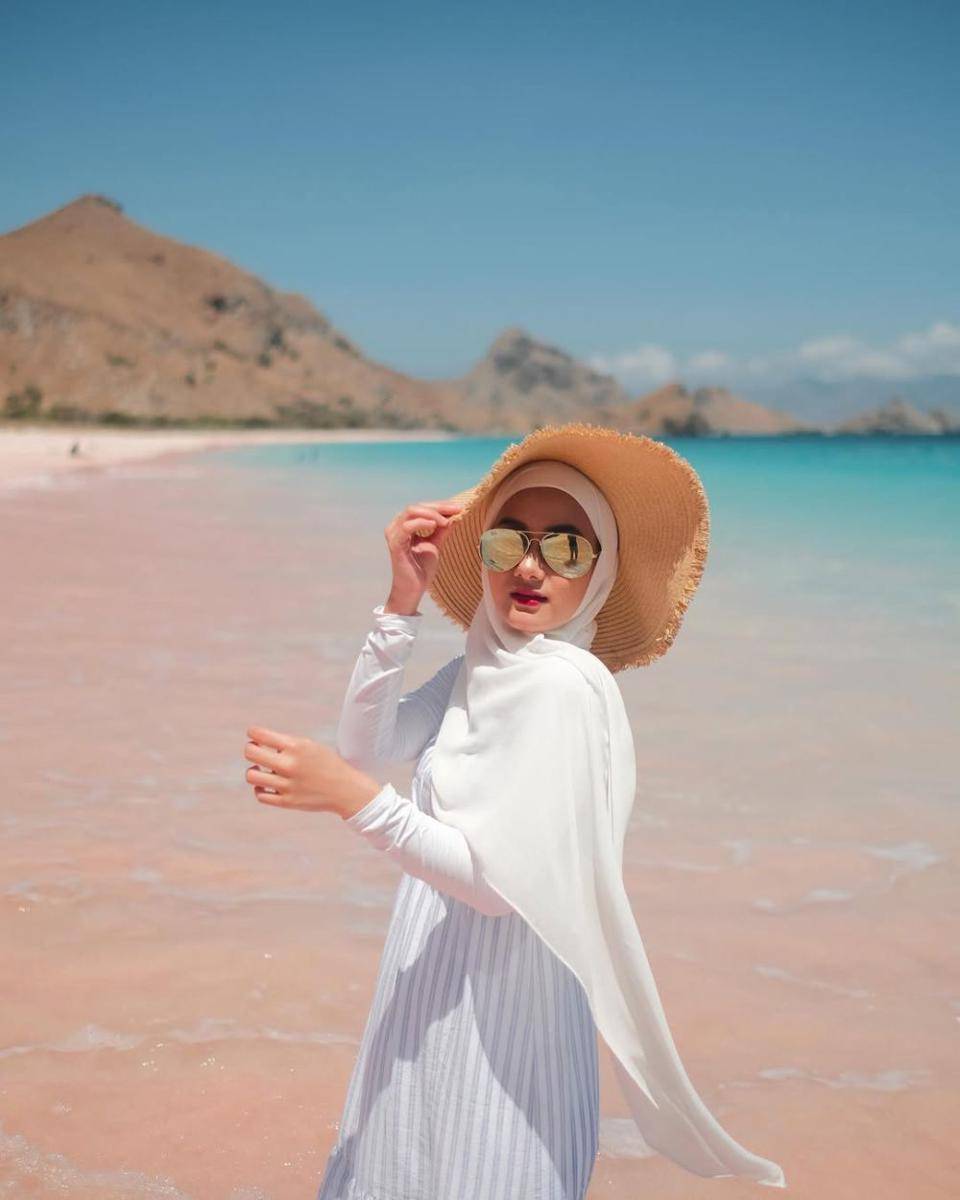 Dinda Hauw (instagram.com/ dindahw)