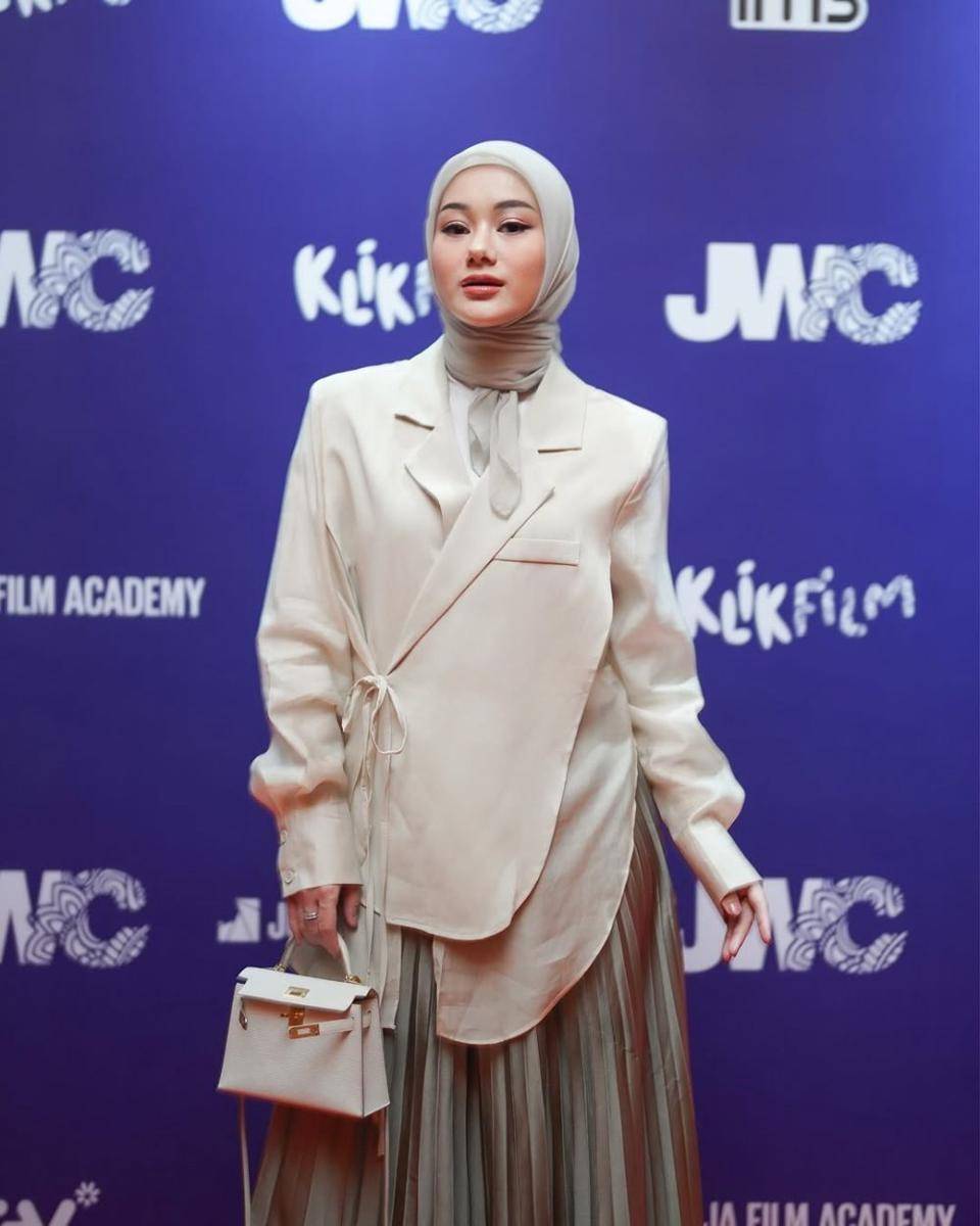 Dinda Hauw (instagram.com/ dindahw)
