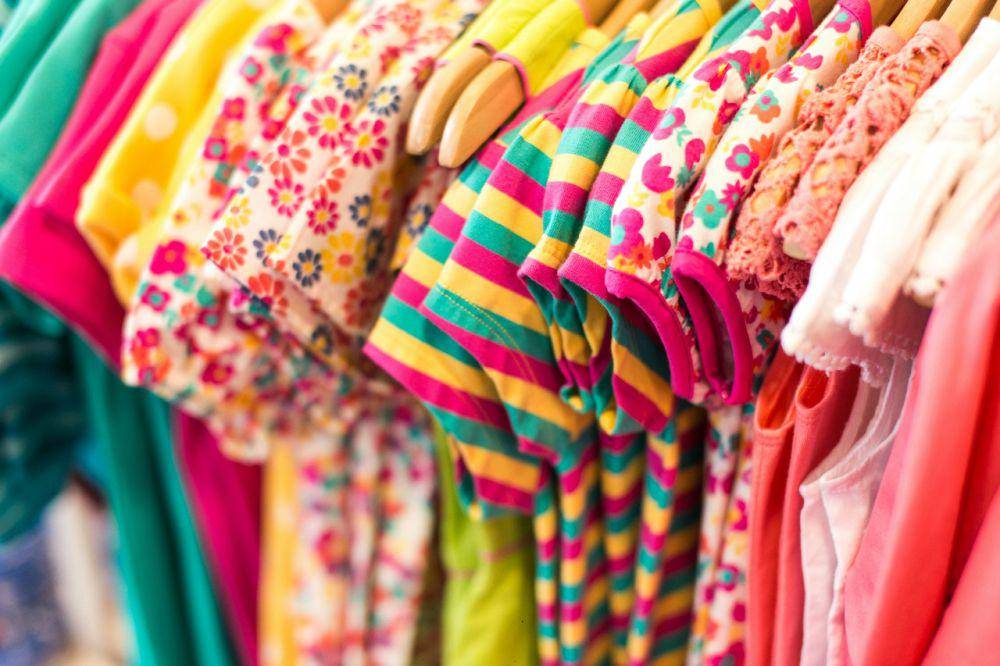 Ilustrasi baju lebaran anak lucu (unsplash.com/@babynatur)