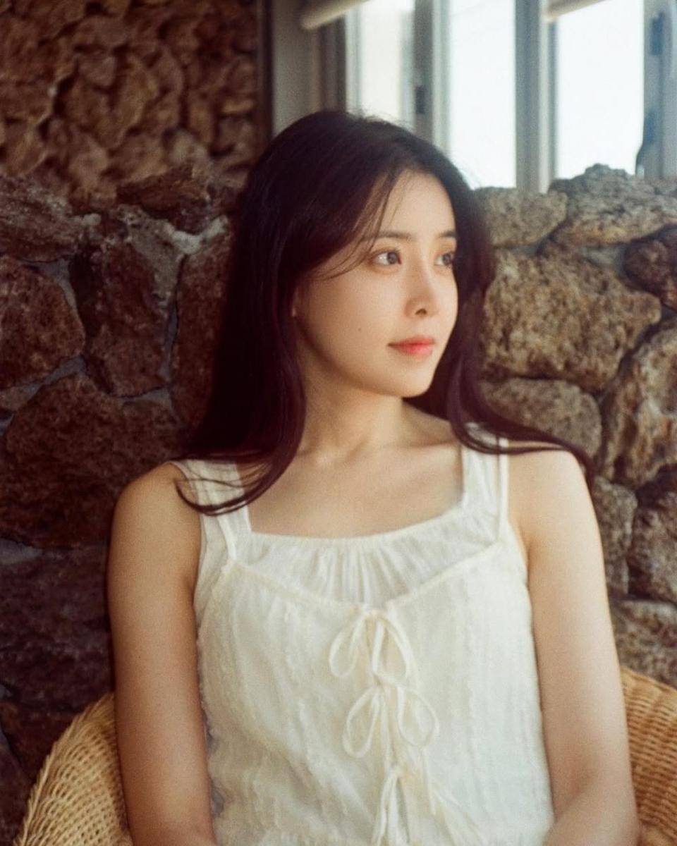 Jung Shin Hye(instagram.com/bonheur_sinhye_may)