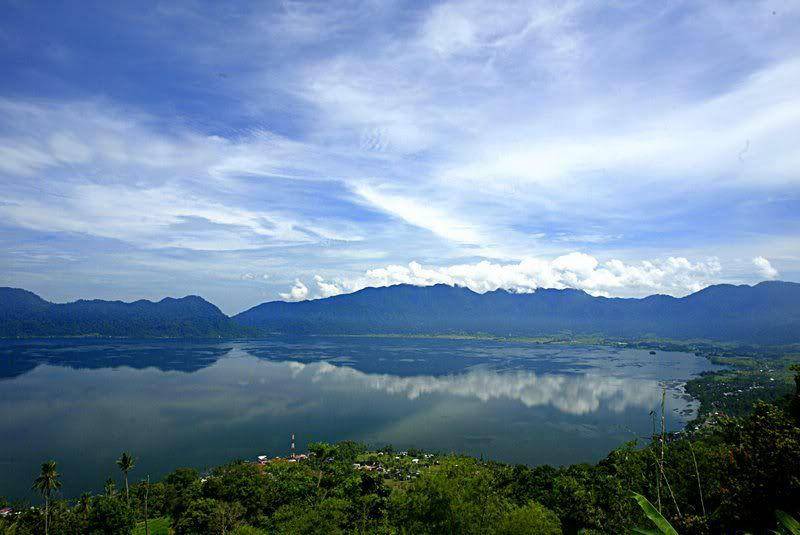 Potret Danau Maninjau, Sumatra Barat (mail.agamkab.go.id)