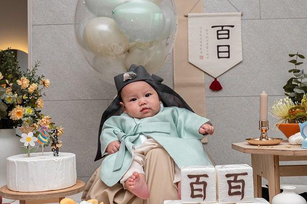7 Potret Perayaan 100 Hari Baby Ruel, Anak Pertama Jang Hansol