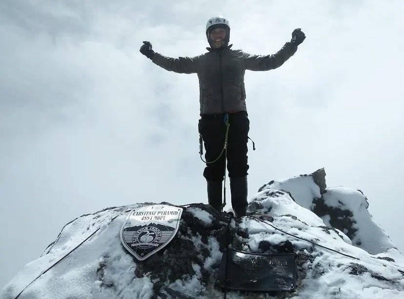 potret Puncak Carstenzs Pyramid (google.com/maps/Jack Roboth)