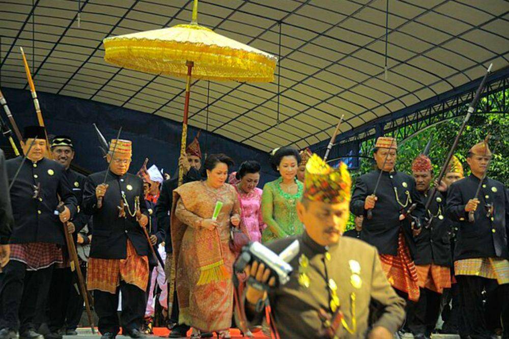 ilustrasi tradisi Pisowanan (dok. commons.wikimedia.org/ESCapade)