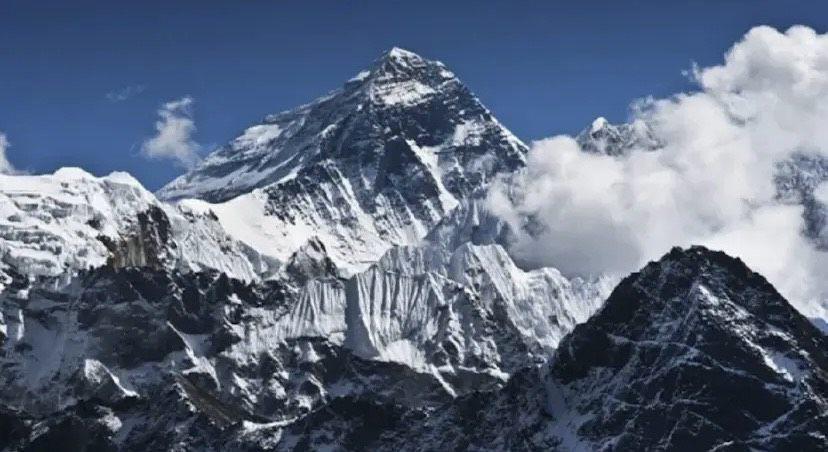 3 Jalur Pendakian Carstensz Pyramid, Puncak Tertinggi di Indonesia