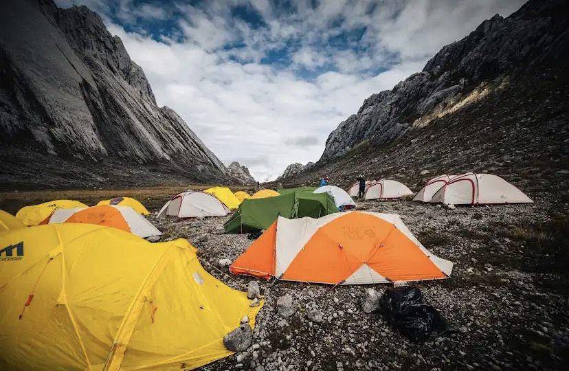 potret tenda para pendaki Puncak Jaya (google.com/maps/Hammad ul Hassan)