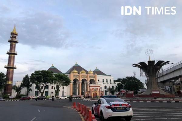 Masjid Agung Siapkan 600 Porsi Takjil per Hari untuk Buka Puasa