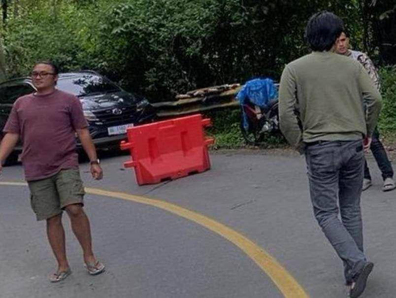 Pelaku inisial YS (41) dan ZE (45) ditangkap Satreskrim Polres Lampung Barat. (Dok. Polres Lampung Barat).