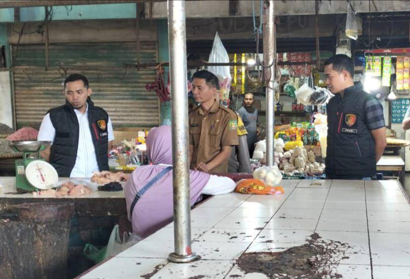 Satgas Pangan Polres Langkat dan istansi terkait melakukan monitoring kesediaan bahan pokok (IDN Times/ Bambang Suhandoko)