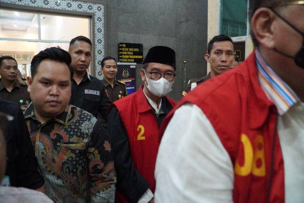 Para tersangka korupsi dugaan tindak pidana korupsi penerbitan izin tata kelola tanah negara (Dok: Kejati Sumsel)