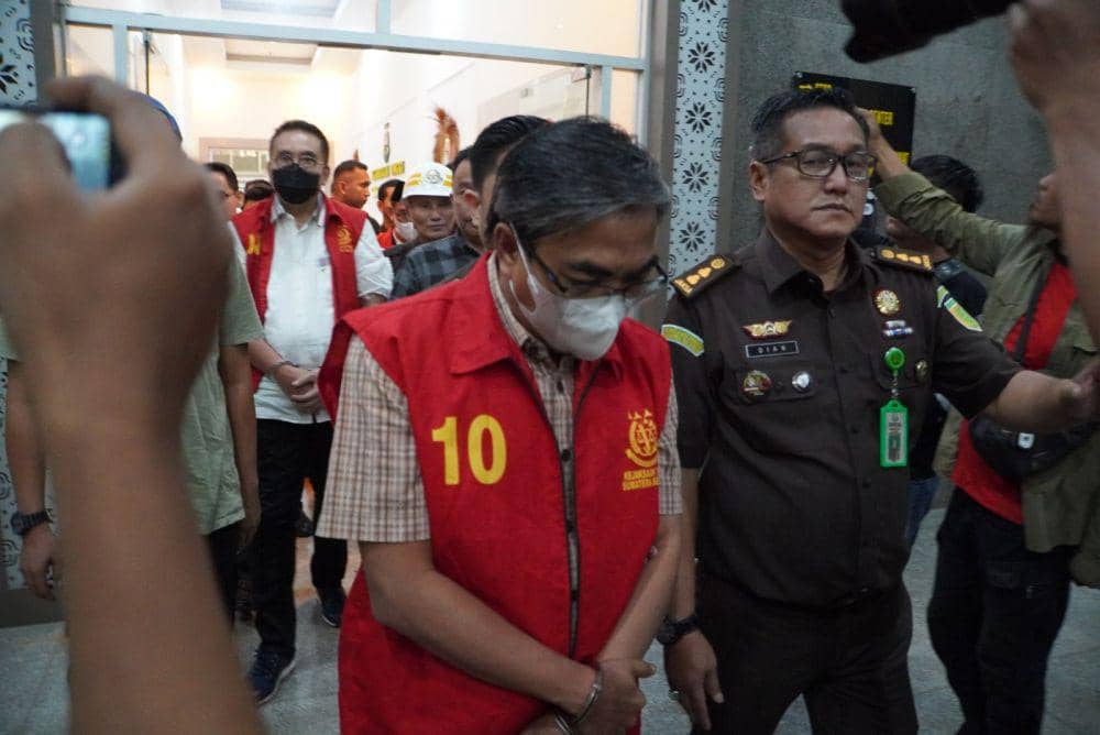 Para tersangka korupsi dugaan tindak pidana korupsi penerbitan izin tata kelola tanah negara (Dok: Kejati Sumsel)