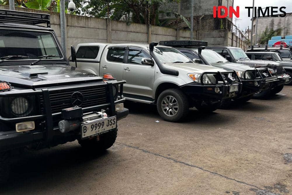 KPK Sita 11 mobil mewah Ketua PP Japto Soerjosoemarno (IDN Times/Aryodamar)