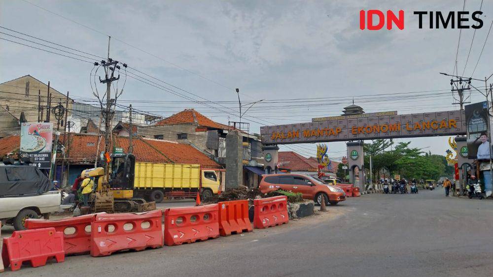 Inin Nastain/ pembongkaran tugu Kujang