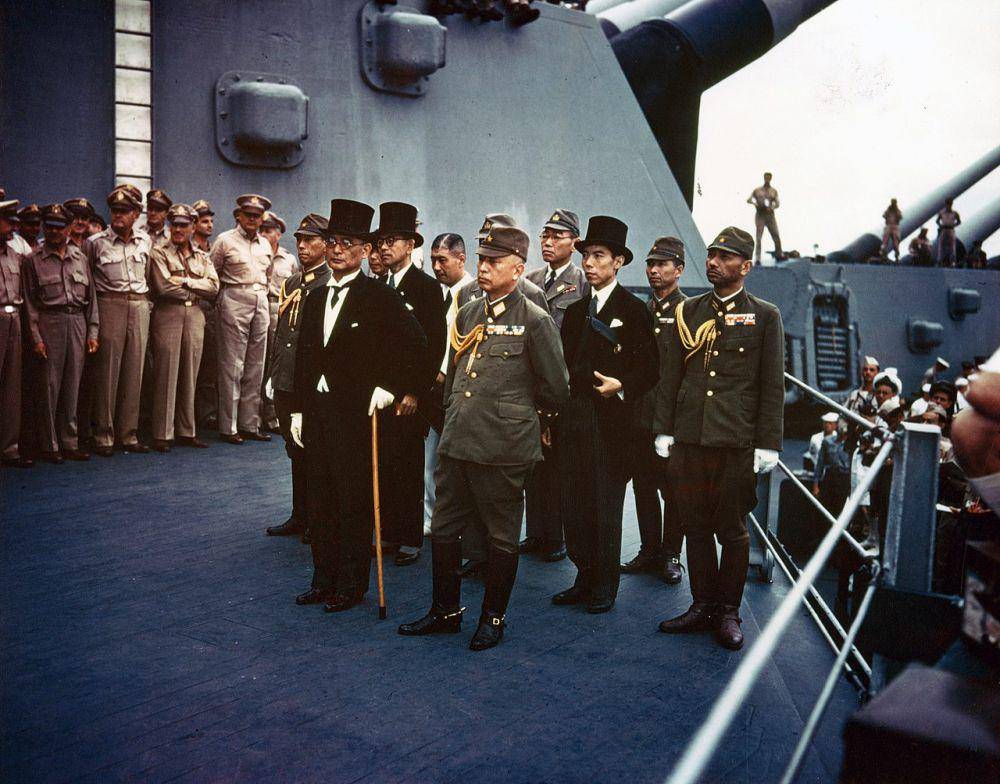 Jepang menyerahkan diri saat Perang Dunia 2 (commons.wikimedia.org/Army Signal Corps)