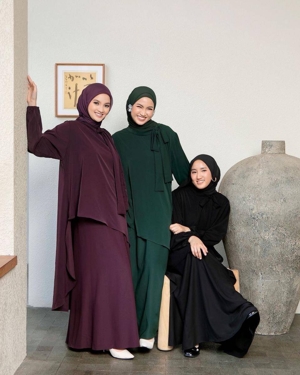 Rekomendasi Baju Kurung untuk Lebaran 2025 (instagram.com/lozyhijab)