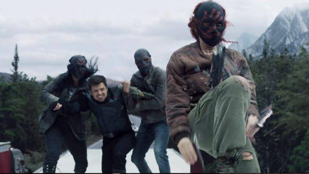 Bucky diringkus dengan mudah oleh Flag Smasher (dok. Marvel Studios/The Falcon and The Winter Soldier)