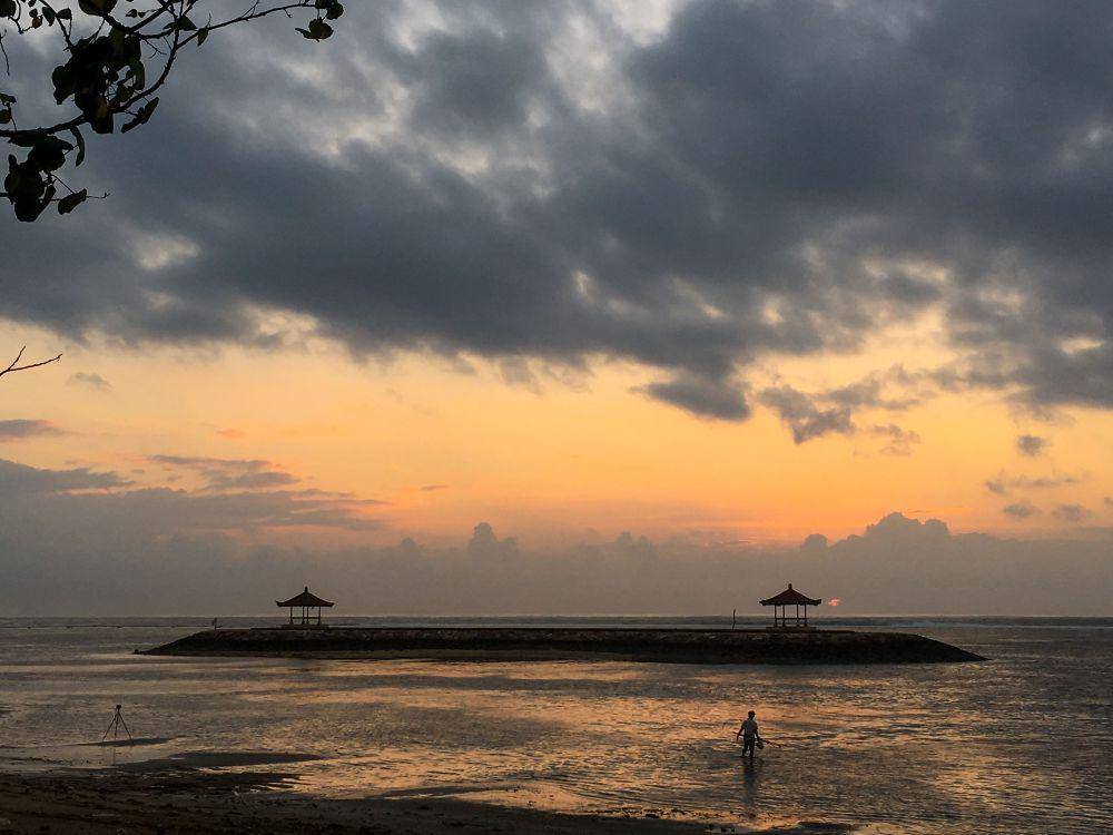 Pantai Karang yang tenang di pagi hari (dok.pribadi/Natalia Indah)