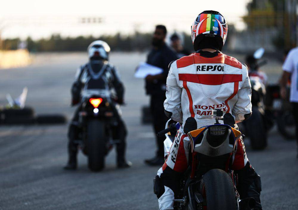 ilustrasi balapan motogp (unsplash.com/@alimahmoodi)
