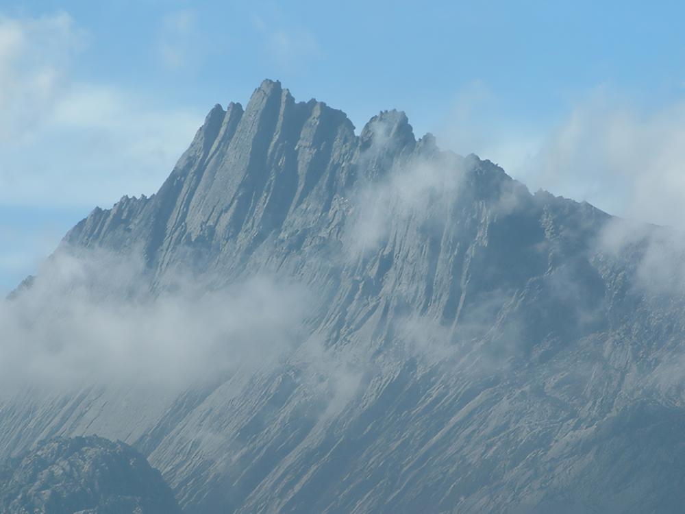 7 Summits Indonesia yang Memanggil Jiwa Petualangmu