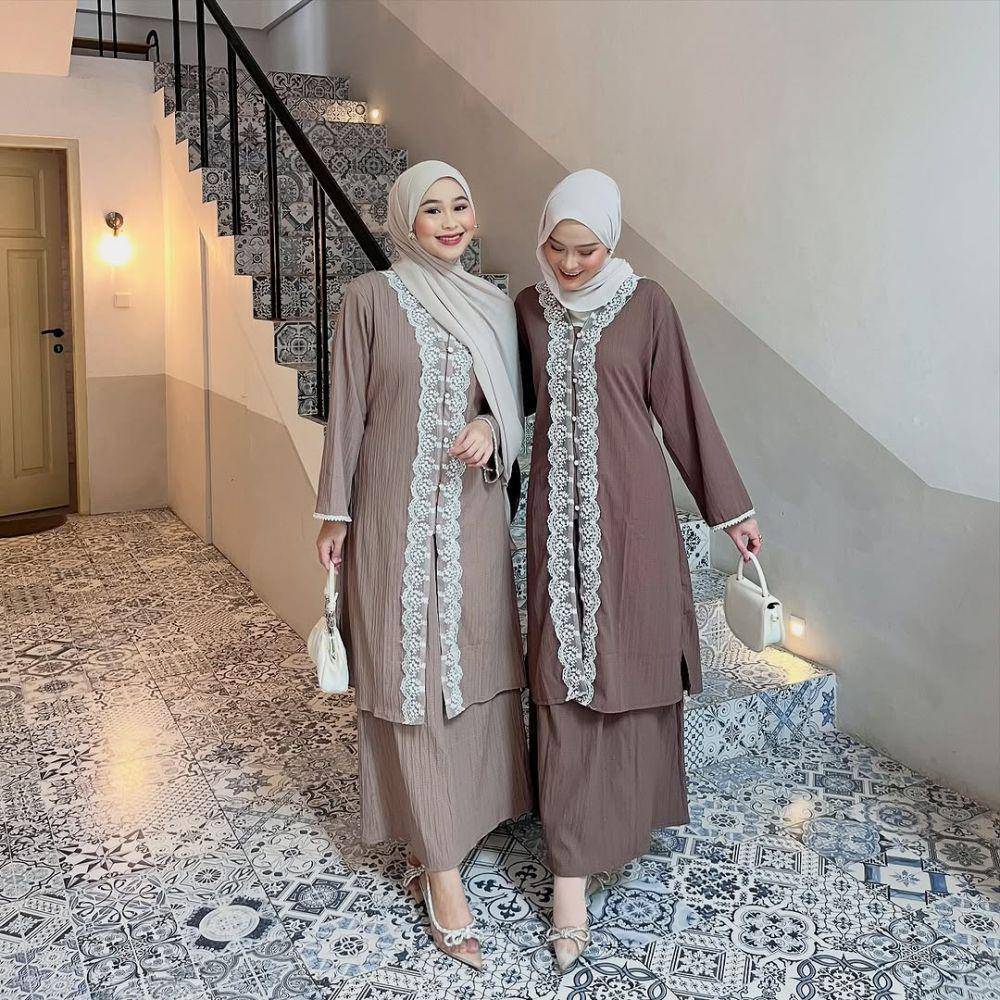 Koleksi One Set Lebaran 2025 (instagram.com/dezhafhijab)