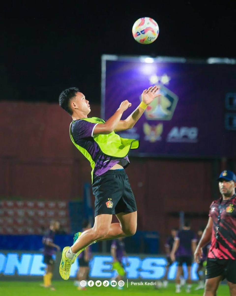 Pemain Persik Kediri saat berlatih. Instagram.com/persikfcofficial