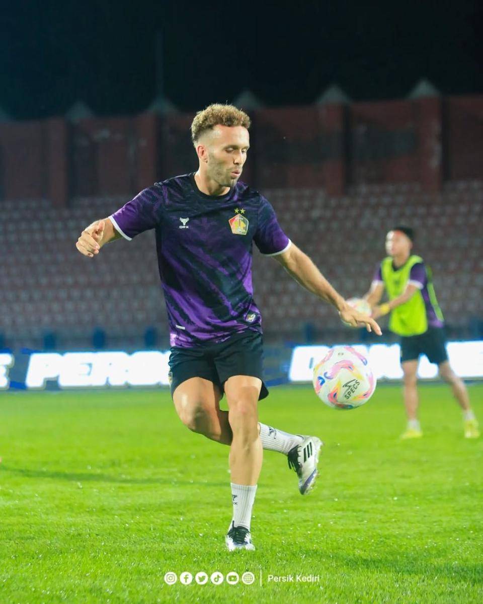 Pemain Persik Kediri saat berlatih. Instagram.com/persikfcofficial