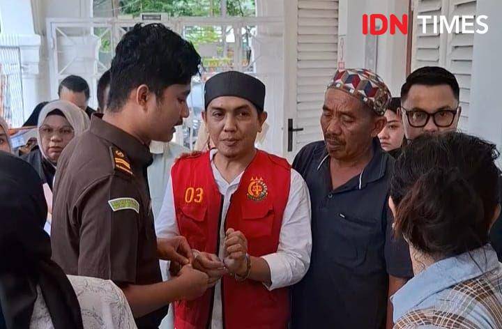 Mustadir Dg Sila, pemilik produk skincare FF di Makassar, kembali menjalani persidangan, Selasa (4/3/2025). IDN Times/Darsil Yahya