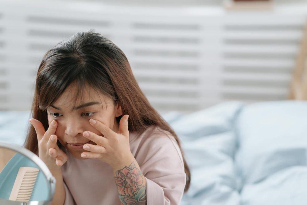 5 Tips Mengaplikasikan Makeup untuk Mata yang Selalu Berair