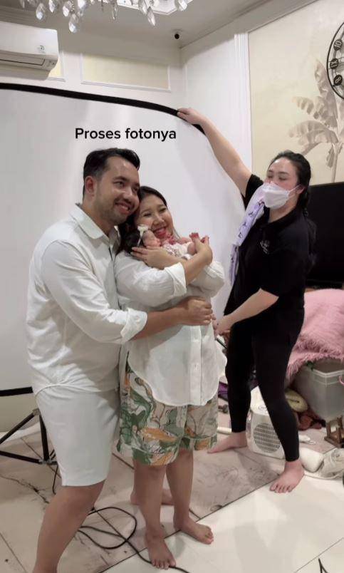pemotretan newborn anak Kiky Saputri (Instagram.com/kikysaputrii)