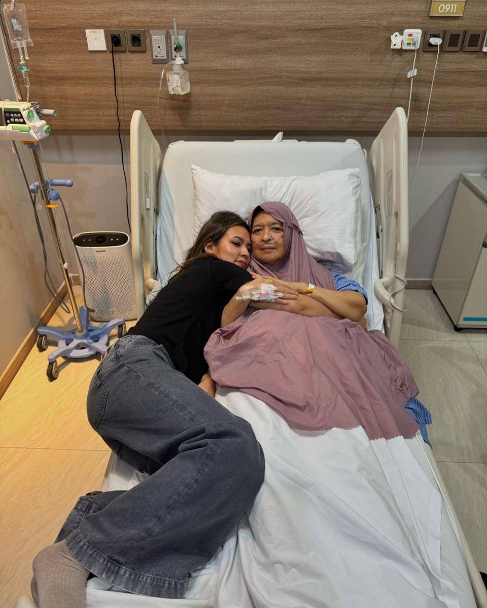 Raisa temani ibunda di rumah sakit (instagram.com/rinaldinurpratama)