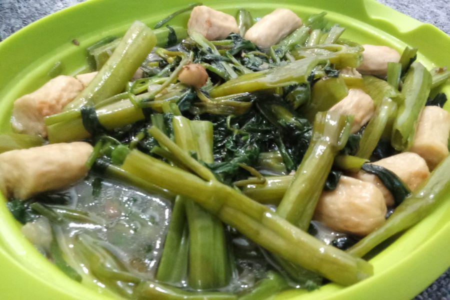 Resep Tumis Kangkung Sosis Pedas yang Enak dan Super Praktis