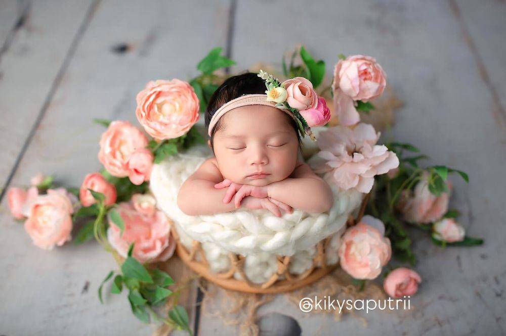pemotretan newborn anak Kiky Saputri (Instagram.com/kikysaputrii)