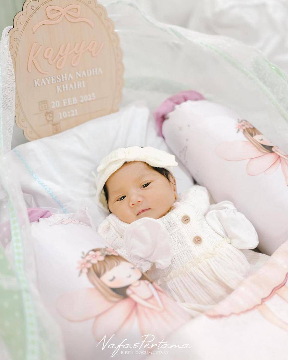 pemotretan newborn anak Kiky Saputri (Instagram.com/kikysaputrii)