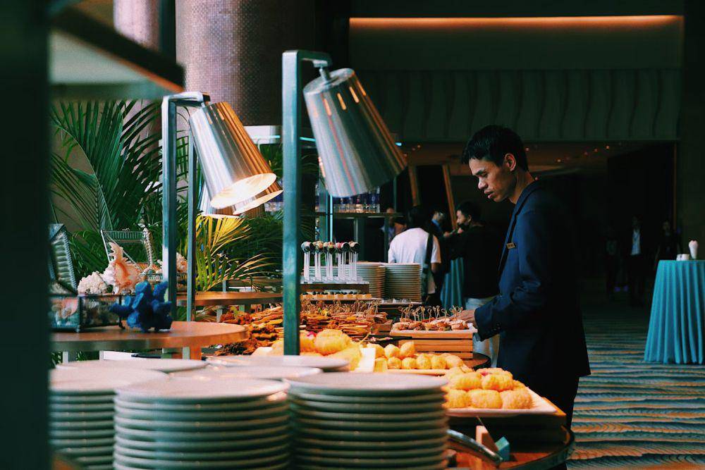 ilustrasi iftar buffet (unsplash.com/Ye Chen)