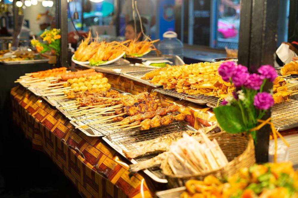 ilustrasi iftar buffet (unsplash.com/Stacy Ropati)