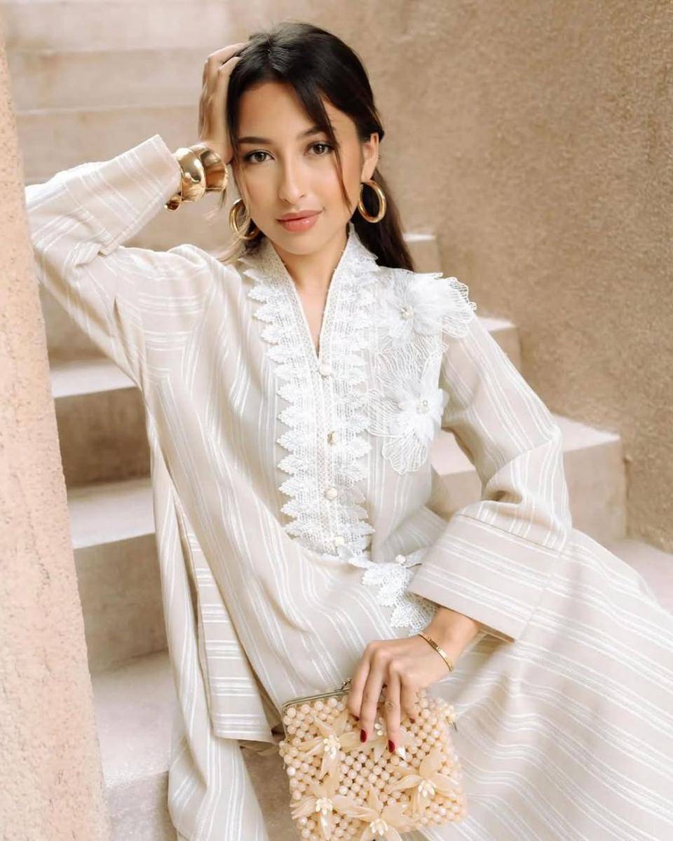 makeup natural untuk lebaran 2025 (instagram.com/jennifercoppenreal20)