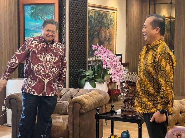 Gubernur NTB Lalu Muhamad Iqbal saat bertemu Menko Perekonomian Airlangga Hartarto pada Desember 2024. (dok. Istimewa)